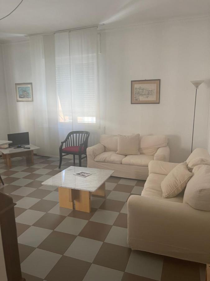 Central Home La Spezia Buitenkant foto